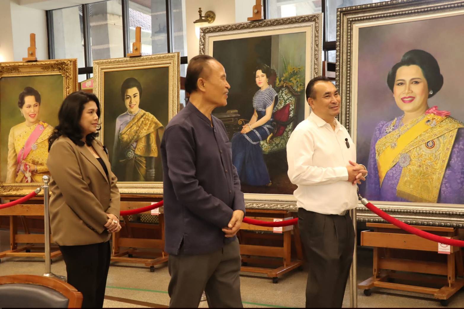 title - นายอำเภอบางไทร และคณะผู้บริหารท้องถิ่น ลงพื้นที่เยี่ยมชมสถานที่ภายใน ศูนย์ส่งเสริมและพัฒนาอาชีพเสริมนอกภาคการเกษตร (ศูนย์ศิลปาชีพบางไทรฯ (เดิม)) และแผนกฝึกอบรมทั้ง 12 แผนก